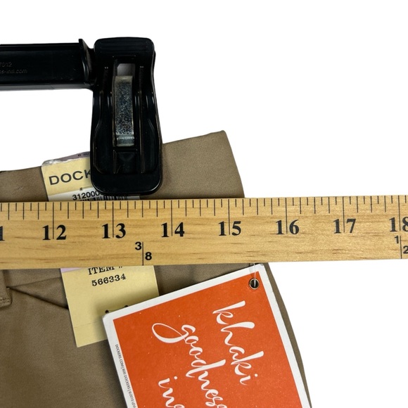 NEW Dockers Khaki Bermuda Shorts Womens Size 6 Tan - Picture 9 of 13